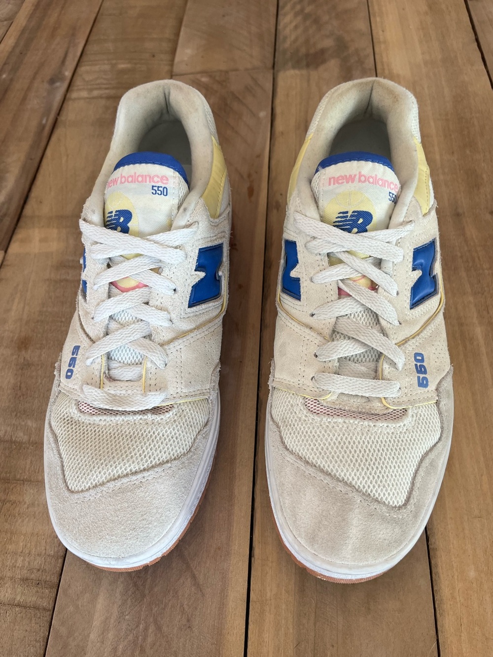 New Balance 550 Women’s Size 9 Sea Salt Marine Blue  White Sneakers.